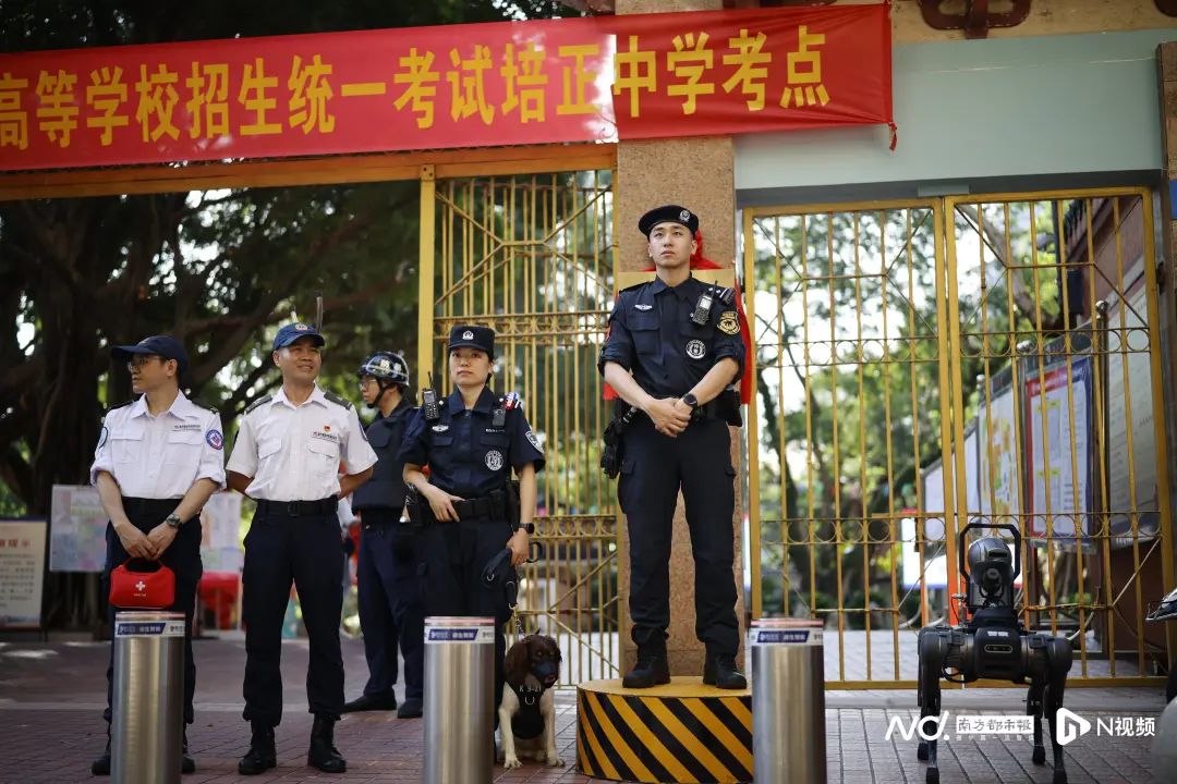 培正中学考点外,特警护航。