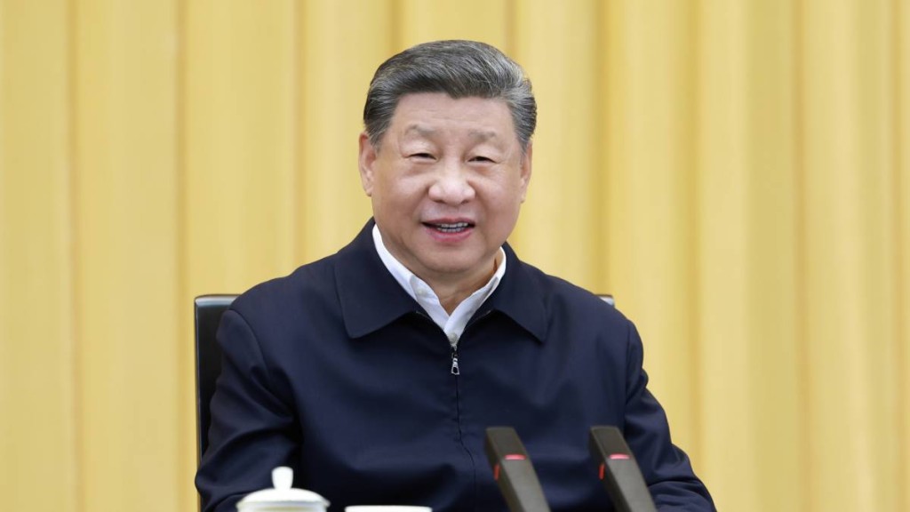 习近平在上海主持座谈会并讲话。