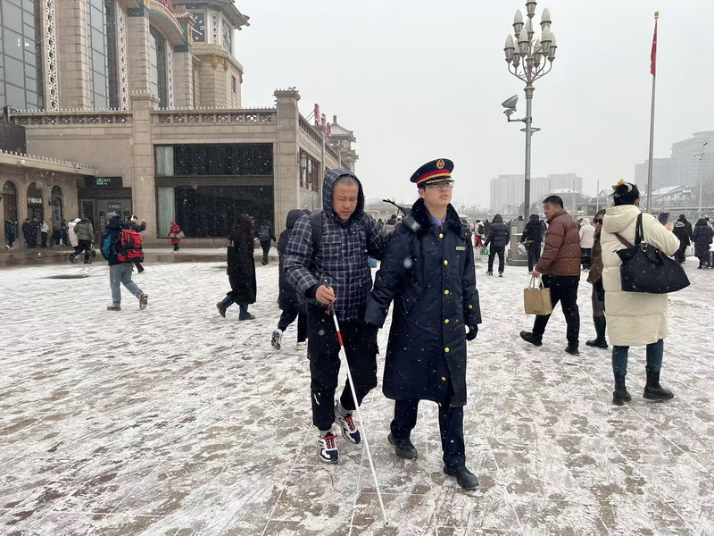 京津冀迎今冬首场大范围降雪 国铁北京局全力保障旅客平安出行