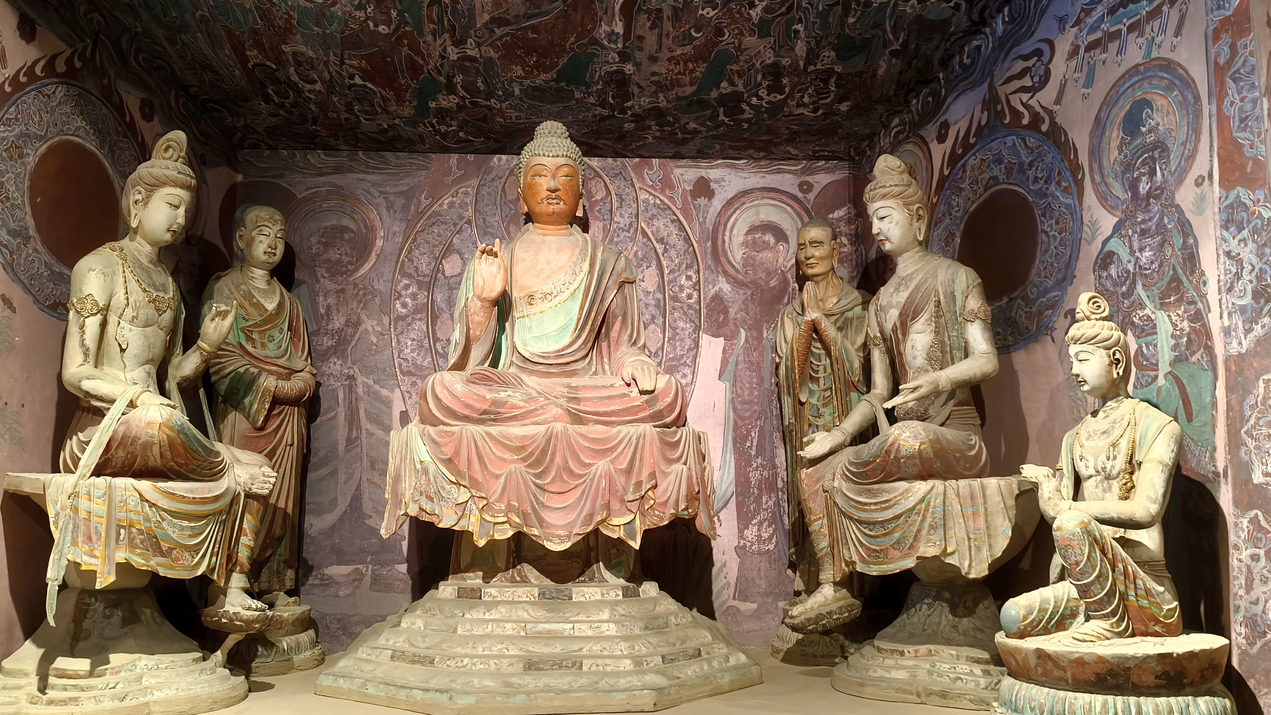 ▲敦煌莫高窟第328窟（等比例复制）本文图片均由全媒体记者毛江凡摄