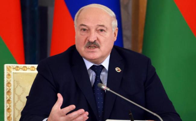 卢卡申科：美国只顾着遏制中国 白白浪费了20年