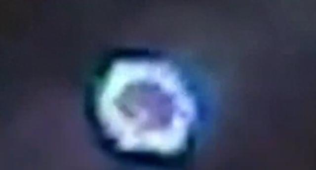 美国有人拍到疑似可变形UFO
