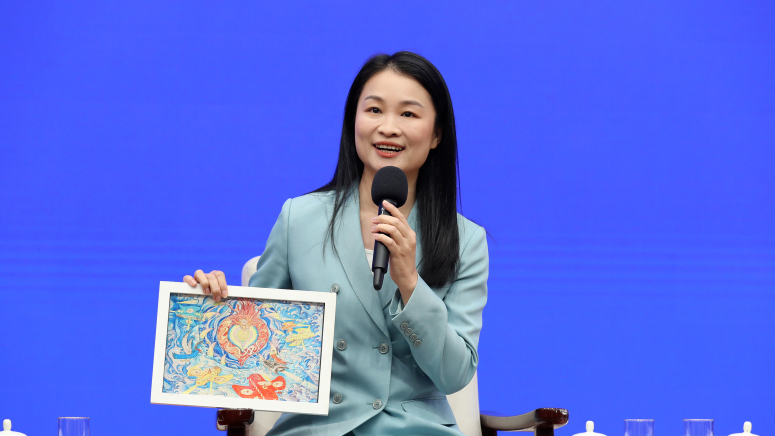 广东省东莞市文化馆馆长黄晓丽。图片源自国新网。