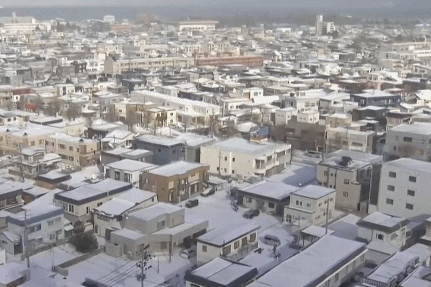 监控画面记录日本强震瞬间 多地建筑群出现晃动