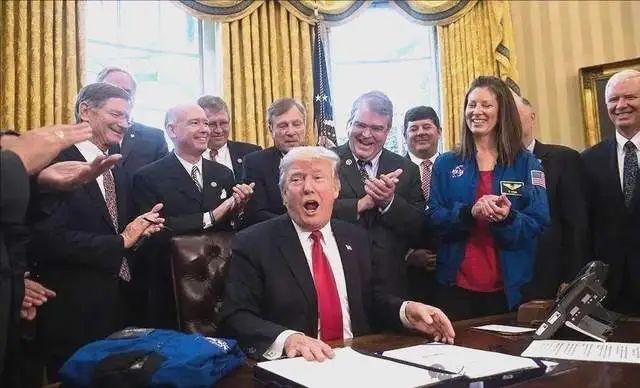 马失前蹄！特朗普本想收买人心，不料被喷“脑子混乱”