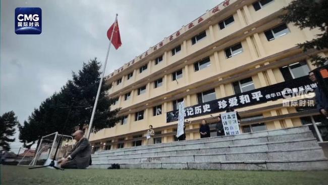 面孔·不能忘却的记忆丨他们替父辈跪下了