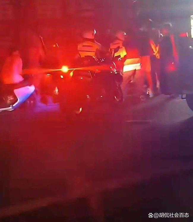 赣州一餐饮店多人打架斗殴