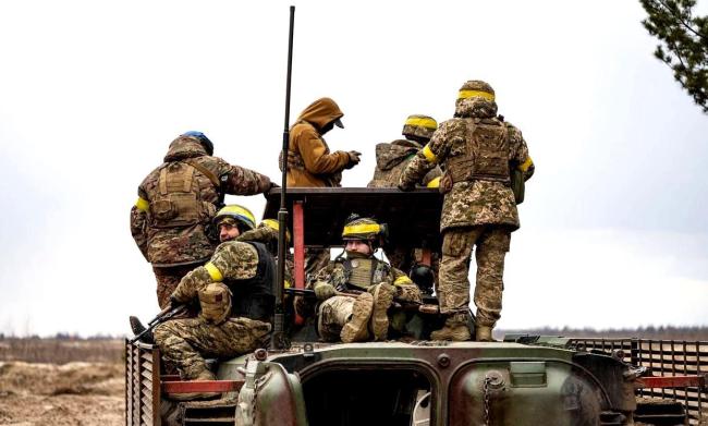 俄苏34战机炸毁乌军指挥所：深夜呼啸起飞 空投重磅炸弹消灭大量乌军