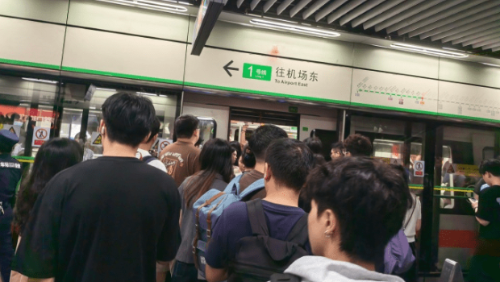 深圳地铁1号线早上繁忙时段出故障