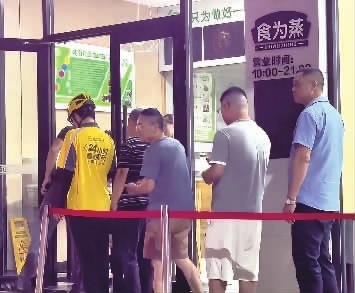 湖南一店主的免费盒饭摊火了