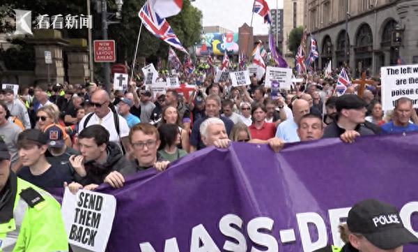 英国反移民与反种族主义两拨人对峙！