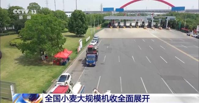 全国夏粮抢收进行时 1700万台套农机具战“三夏”