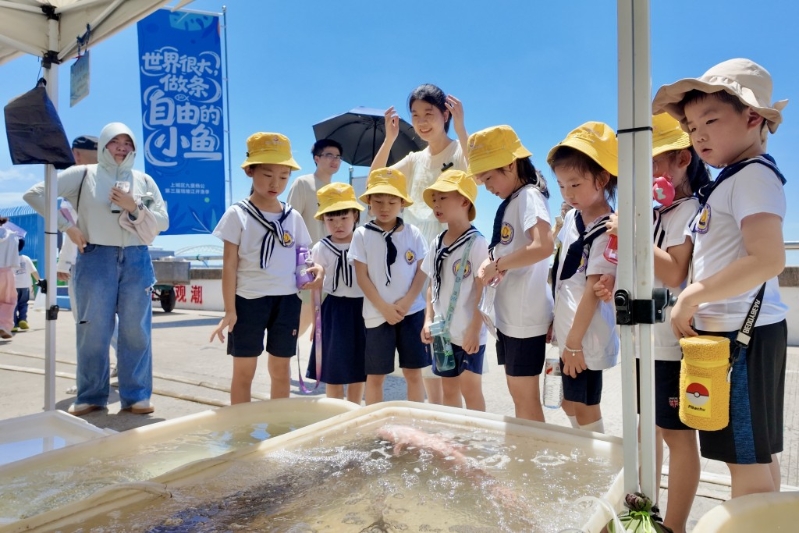 小朋友，中新社