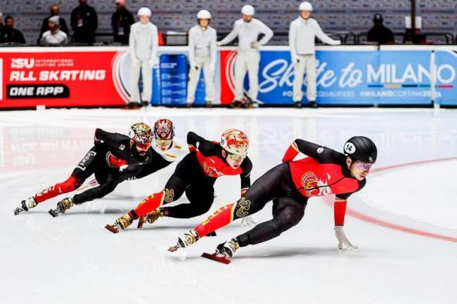 短道速滑世界巡回赛荷兰站男子1000米决赛 刘少昂获得银牌