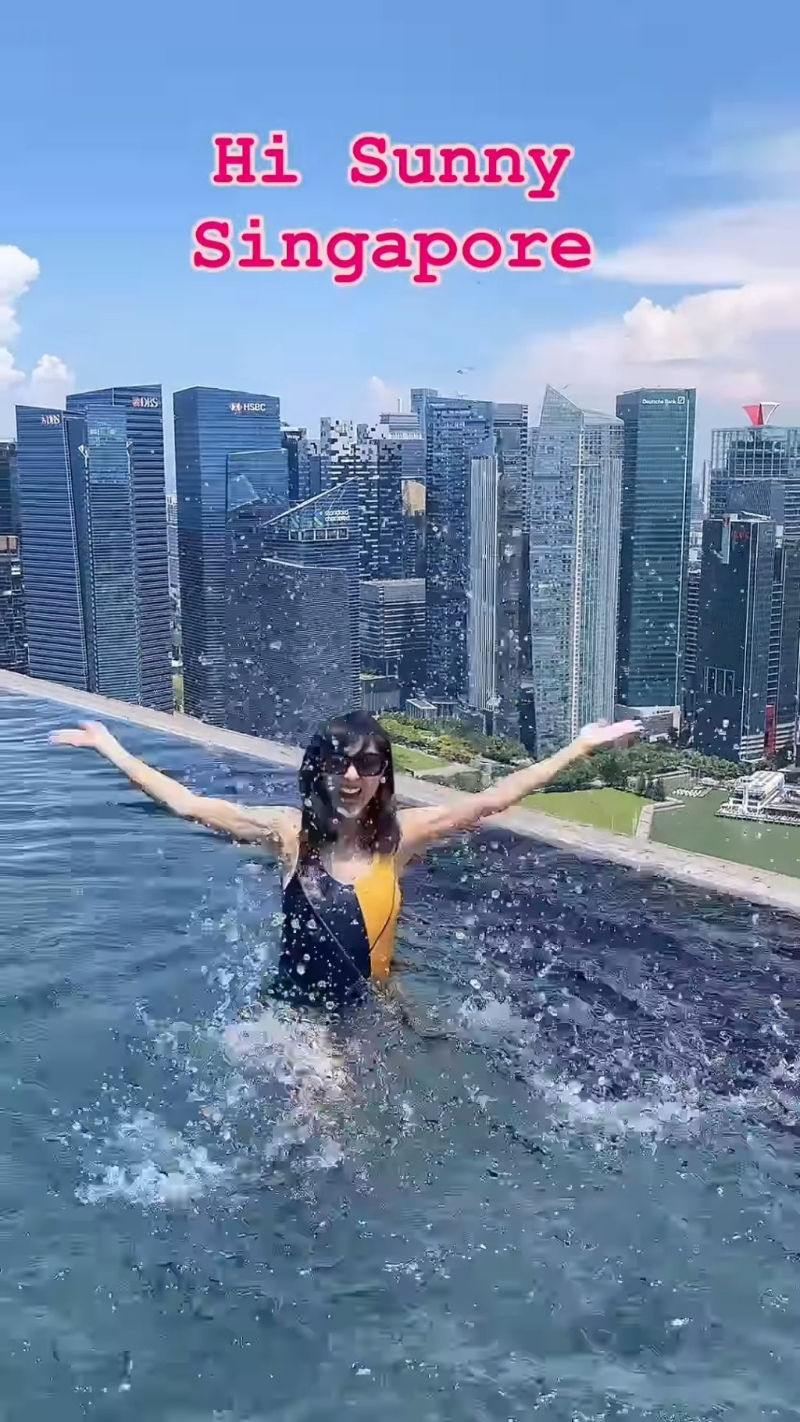 年近七旬的米雪仍皮肤白皙且四肢纤细，而且精力充沛的模样完全不输20出头的年轻女孩，相当有活力。