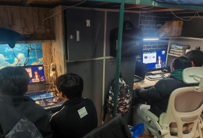 宿舍直播泛滥 谁来守护隐私边界