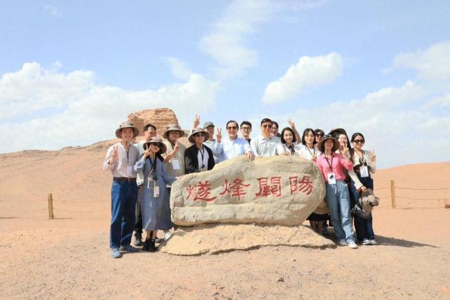 马英九预告暑假将率台青访大陆多地