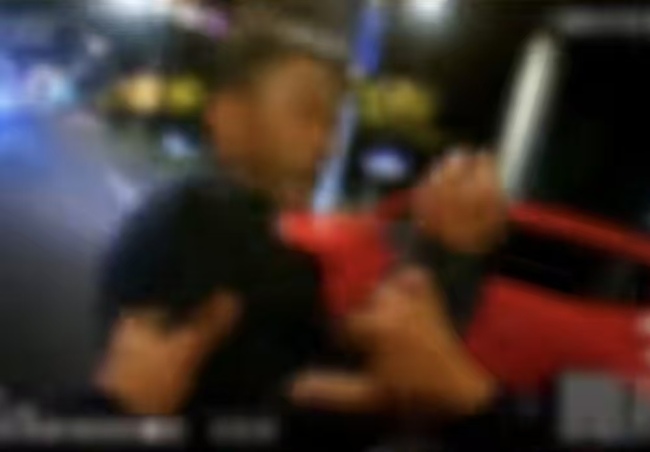 2兄弟醉酒后阻碍交警执法被抓