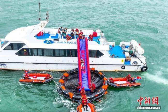 海南消防开展水域救援综合演练