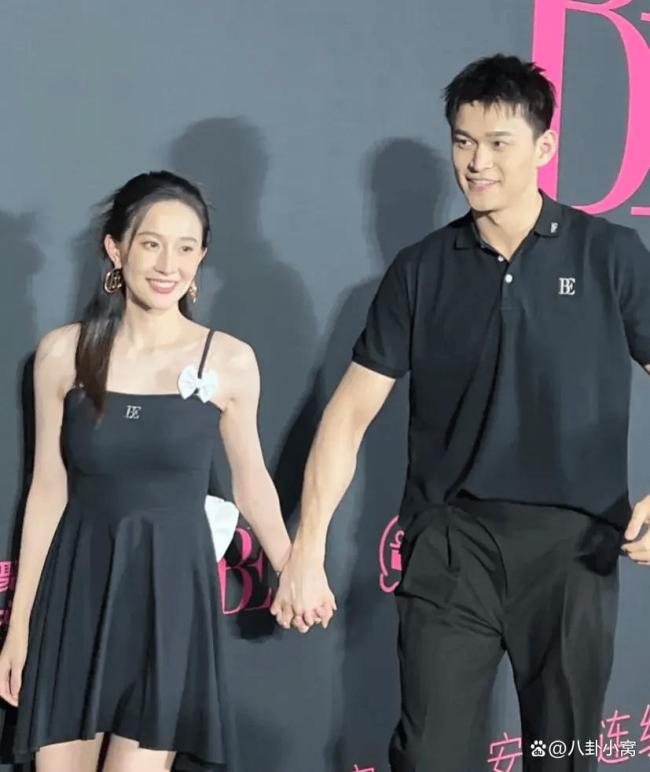 孙杨对星光夜市虫子充满好奇