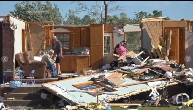 美国多地遭遇强风暴侵袭 至少28人遇难