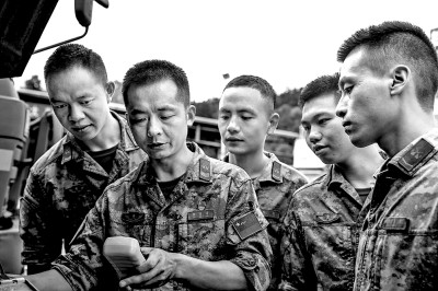 潜心钻研的“钢钉技师” 潜心钻研的“钢钉技师”