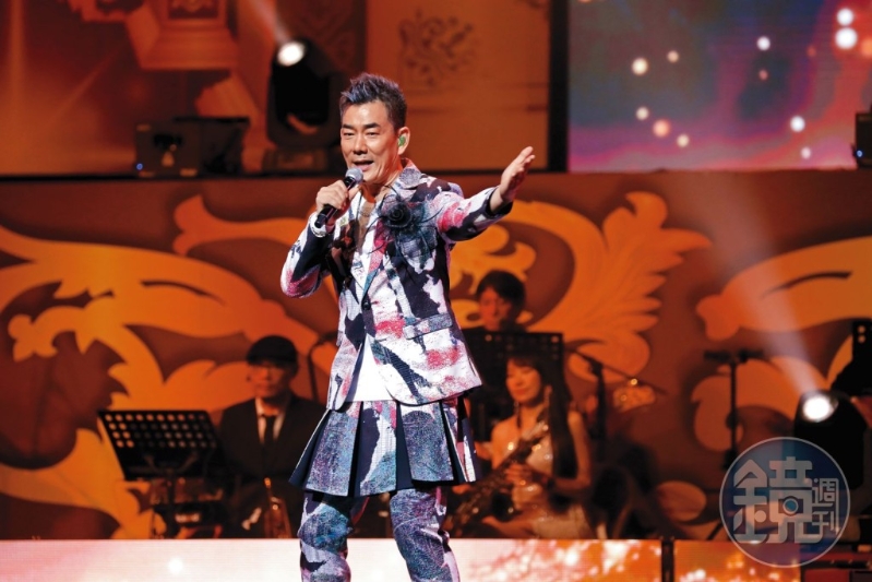 影视歌三栖的亚洲天王任贤齐,在两岸三地拥有高知名度与人气。 影视歌三栖的亚洲天王任贤齐,在两岸三地拥有高知名度与人气。