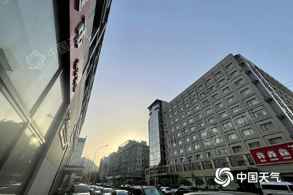 今天北京风力较大阵风可达7级左右 局地有扬沙 公众外出需注意防护