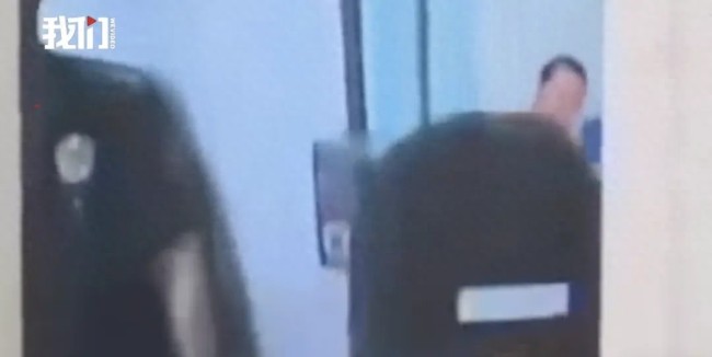 韩国前总统尹锡悦在拘留所拒捕监控首次曝光！