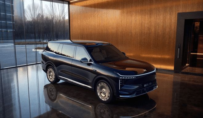 9系大六座旗舰SUV又添一员，智己LS9预售33.69万起