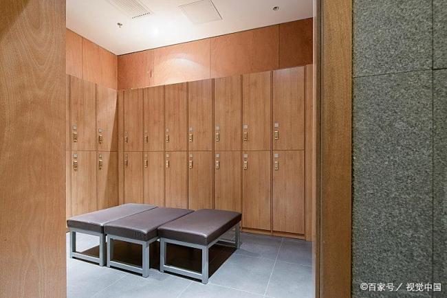 游泳馆回应女子误闯男更衣室