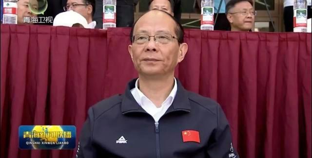 省委书记和省长现场观赛 范志毅开球 青海特色产品展销助力赛事