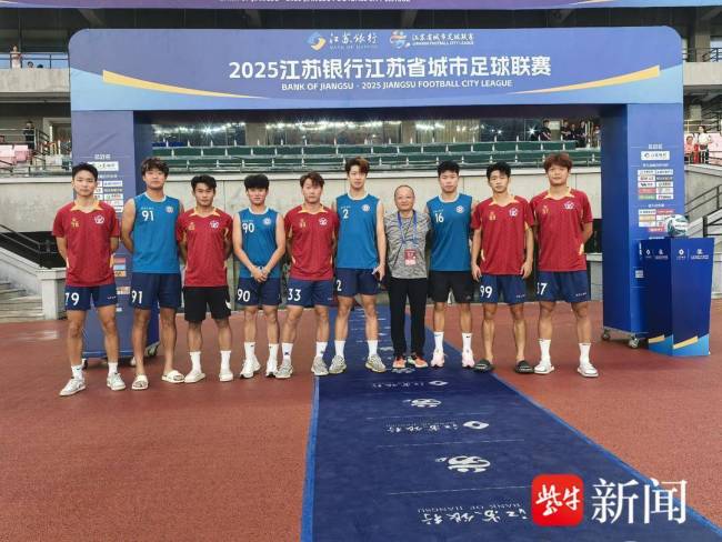 这位大叔是苏超23名球员的班主任