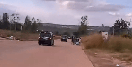 冲突范围扩大 柬埔寨难民逃离边境