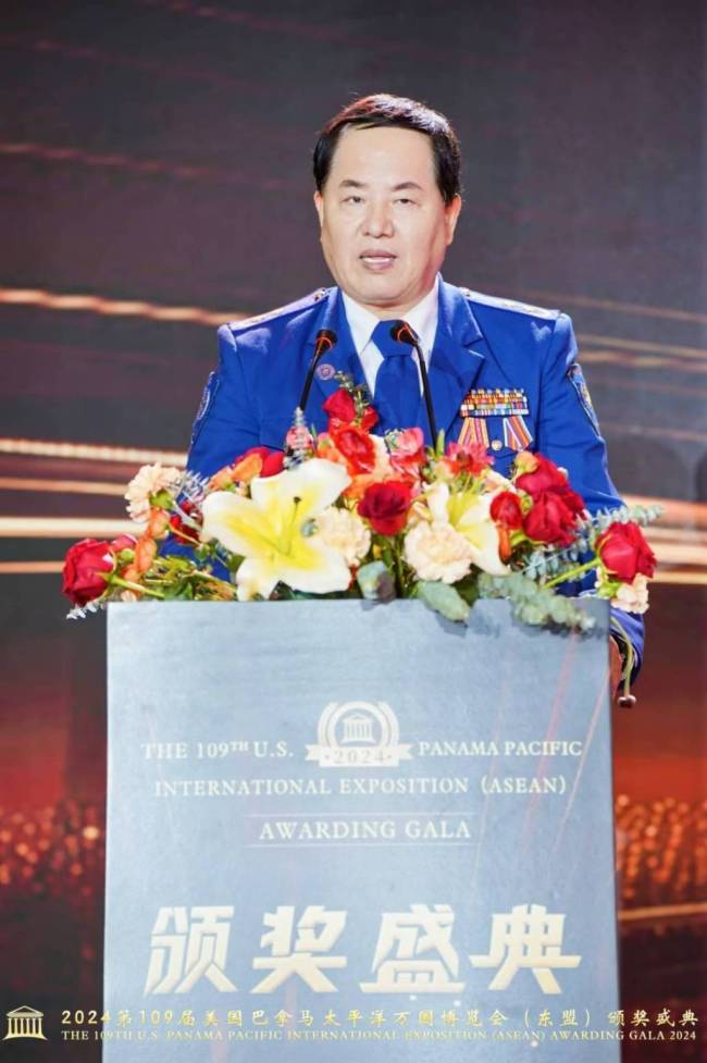 假外交官房文军曾在泰国领奖