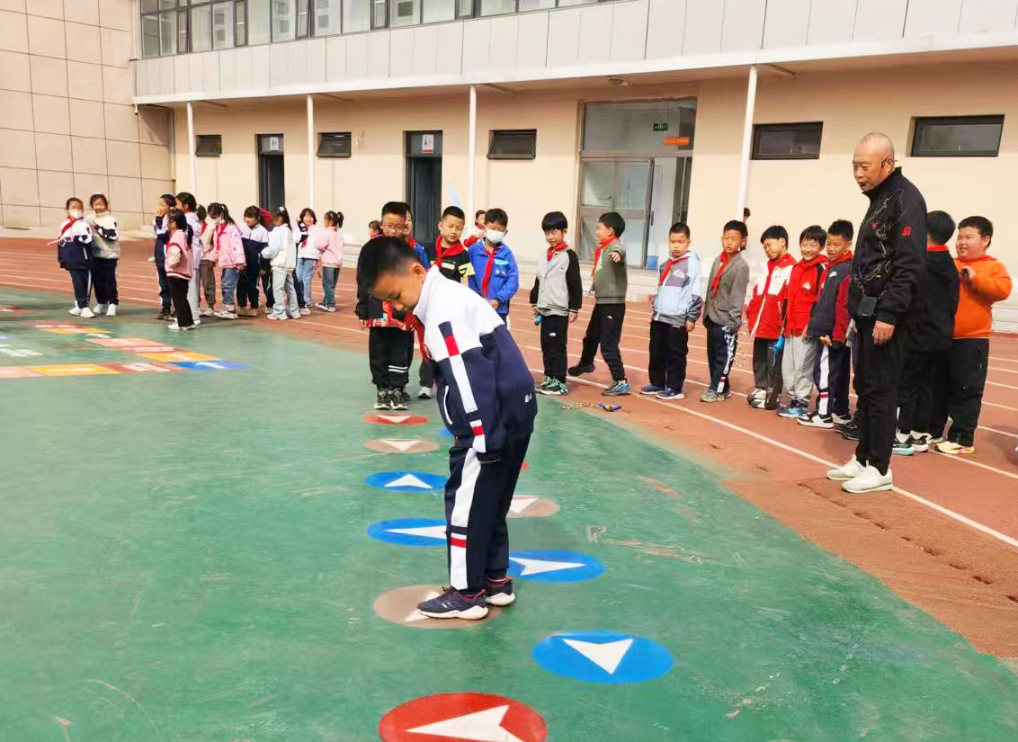 走访观察：中小学生每天在校运动时间如何达2小时