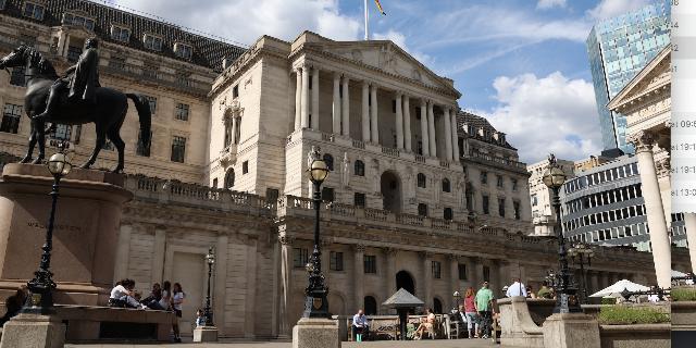 英国央行降息25个基点,为何破天荒被迫投票两次