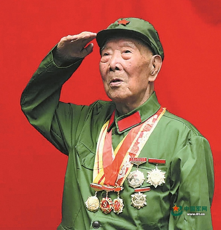 百岁老兵在手写板上写下的“不提了”，藏着多少未说的故事