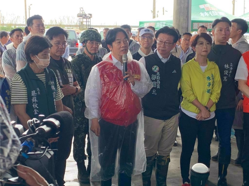 赖清德（中）勘灾期间发言热议不断。