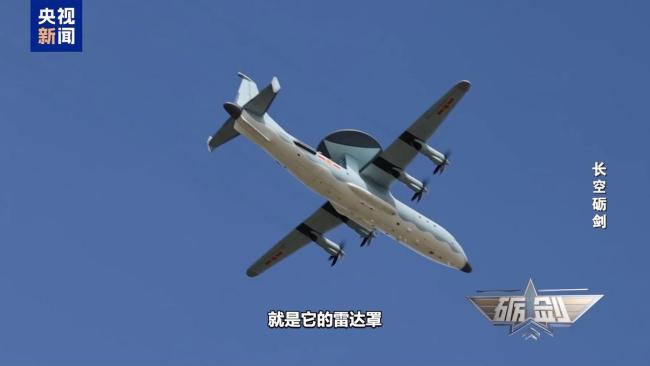 歼-20与空警-500首次编队飞行展示