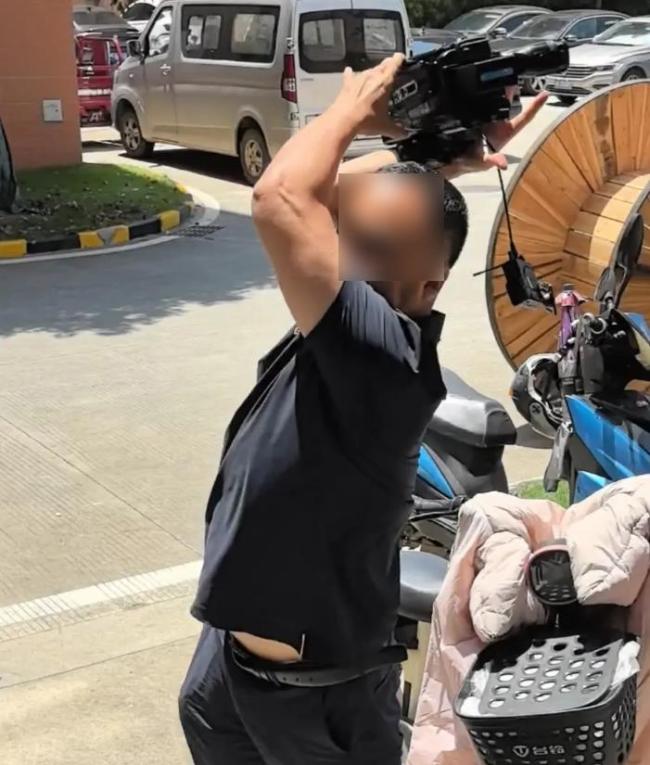 企业负责人回应砸坏记者设备