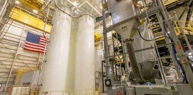 “没指望短期内赶超中国，但美国必须得达到最低要求…”