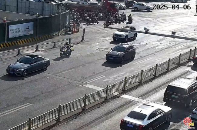 铁骑20分钟打通心脏病患者生命之路