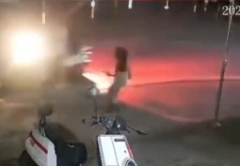海南2初中生驾电单车追吓女幼童