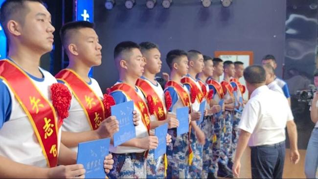 一个班40余人被录取为飞行员