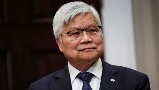 台积电董事长暨总裁魏哲家在白宫记者会宣布扩大投资美国,预估增加投资千亿美元。 台积电董事长暨总裁魏哲家在白宫记者会宣布扩大投资美国,预估增加投资千亿美元。