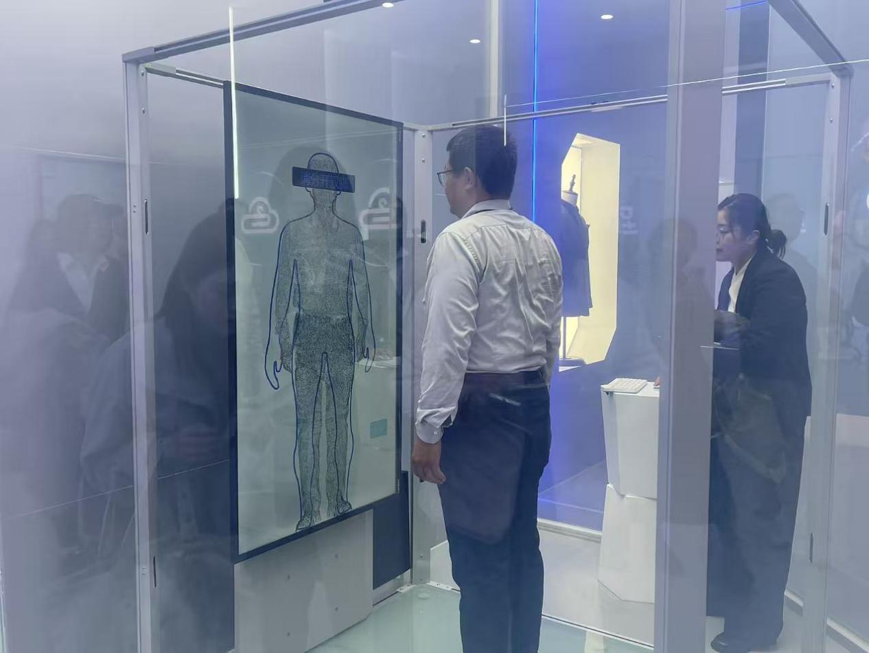 当传统纺织遇见数字革命：海澜之家与京东的协同进化之路