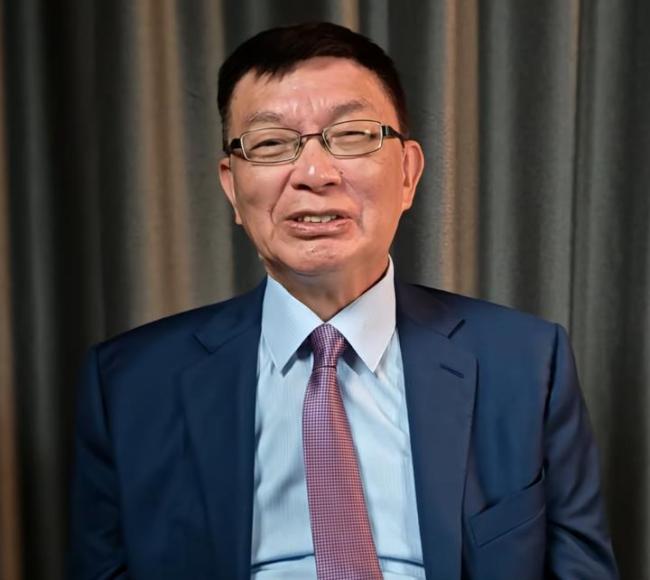 苑举正参加完阅兵狂炫耀