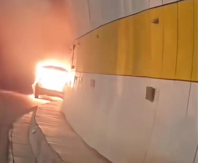 兰州白塔山隧道一车辆起火