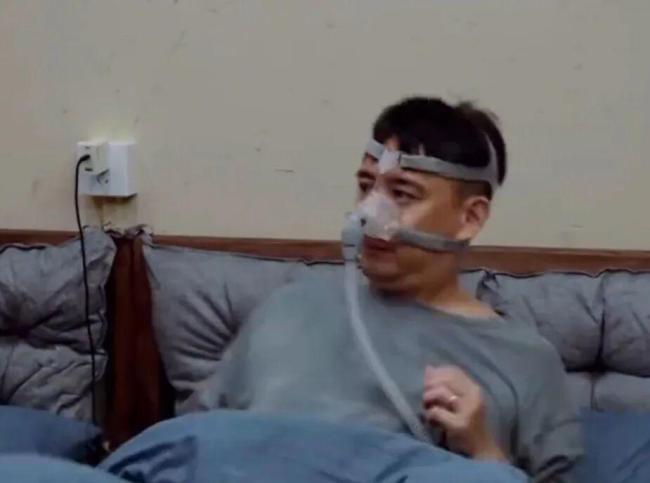 多位名人自曝戴呼吸机睡觉